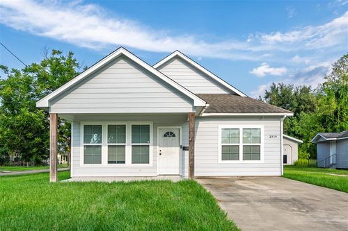 2719 Center St, Lake Charles, LA, 70601-8683 | Card Image