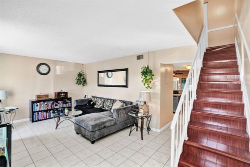 e-8081 Nw 11th St, Margate, FL, 33063-3035 | Card Image