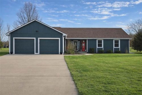 22301 Parallel Rd, Tonganoxie, KS, 66086-4463 | Card Image