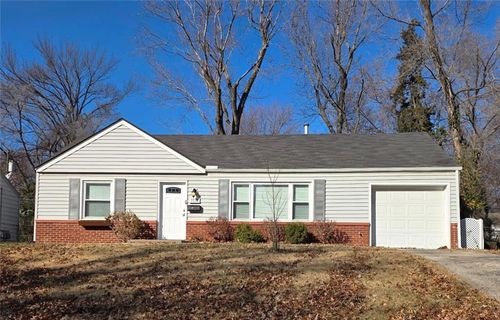 7576 Rainbow Dr, Prairie Village, KS, 66208-3651 | Card Image