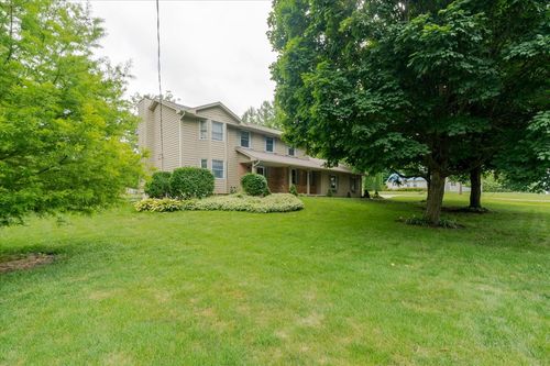 201 N Broadway St, Hudson, IL, 61748-7658 | Card Image