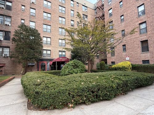 3b-83-25 98th St, Woodhaven, NY, 11421-8418 | Card Image