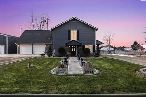 90 White Dr, Burbank, WA, 99323 | Card Image