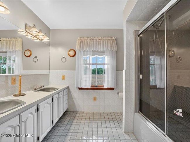 3077 New Williamsburg Dr, House other with 4 bedrooms, 4 bathrooms and 6 parking in Schenectady NY | Image 39