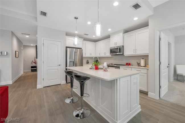 UNIT-1804 - 6953 Avalon Cir, Condo with 2 bedrooms, 2 bathrooms and null parking in NAPLES FL | Image 8