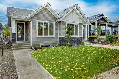 109 5 Ave Se, Home with 3 bedrooms, 2 bathrooms and 2 parking in High River AB | Image 2