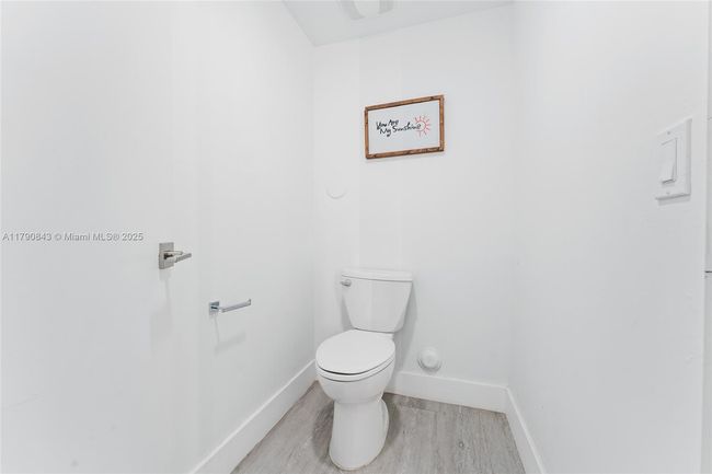 APT-1404 - 1881 79 Th Street Cswy, Condo with 2 bedrooms, 2 bathrooms and null parking in North Bay Village FL | Image 15