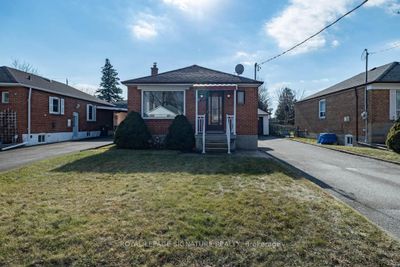 107 Chillery Ave, House other with 3 bedrooms, 2 bathrooms and 4 parking in Scarborough ON | Image 3