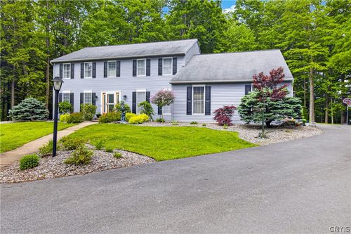 8 Silver Birch Ct, New Hartford, NY, 13413-3913 | Card Image