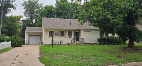 525 Santa Fe St, Newton, KS, 67114-2068 | Card Image