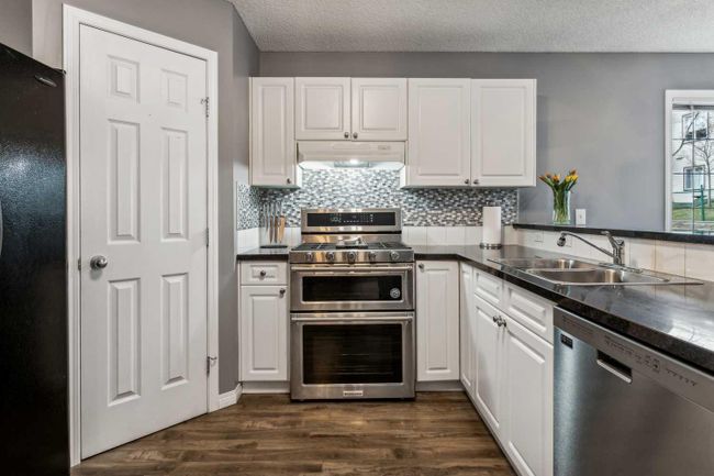 48 Hidden Creek Rise Nw, Home with 3 bedrooms, 2 bathrooms and 2 parking in Calgary AB | Image 11