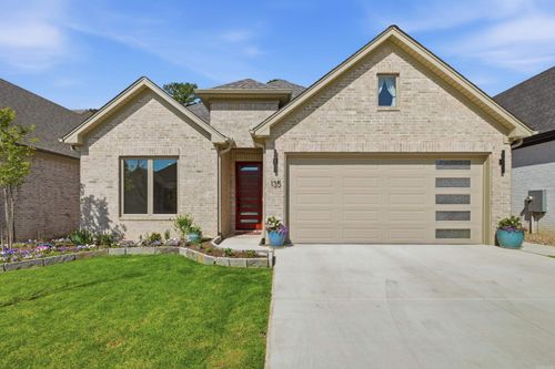 135 Woodlands Park Dr, Little Rock, AR, 72211-3101 | Card Image