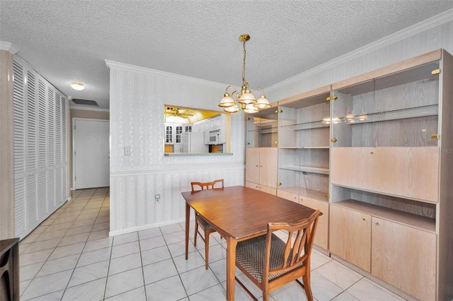 Spacious dining area | Image 36