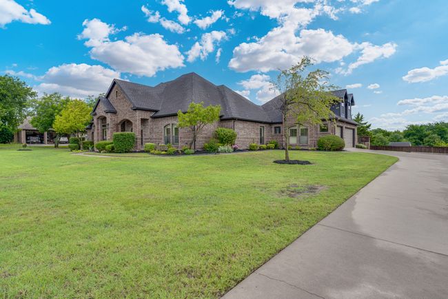 Just over 1 acre with 3 car garage | Image 6