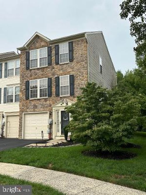 733 Waterway Ct, QUAKERTOWN, PA, 18951-5048 | Card Image