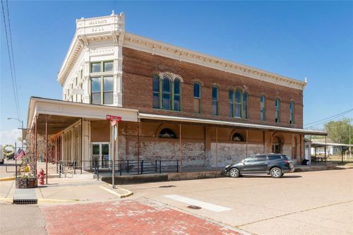 412 N Main St, Calvert, TX, 77837-7915 | Card Image