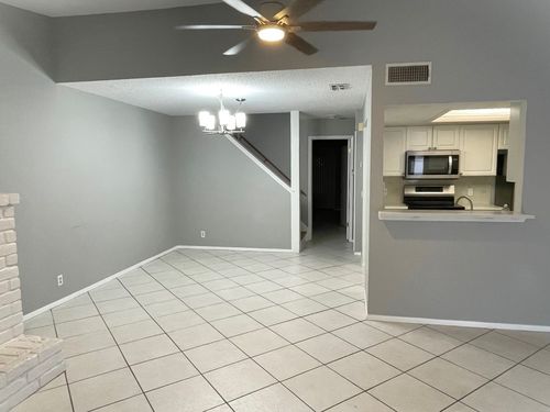 910 E Meadowmere Ln, Austin, TX, 78758-5808 | Card Image