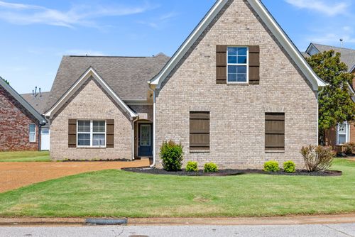 8924 Village Lake Ln, Bartlett, TN, 38002-8272 | Card Image
