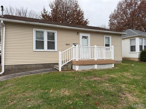 3619 Thomas Ave, Alton, IL, 62002-4122 | Card Image