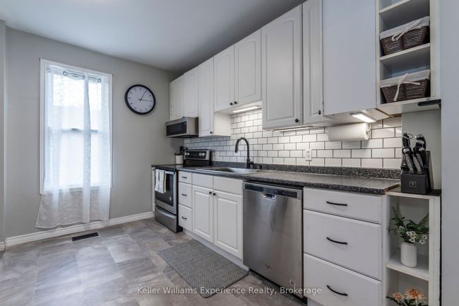 454 Colborne St, House other with 3 bedrooms, 2 bathrooms and 2 parking in Midland ON | Image 16