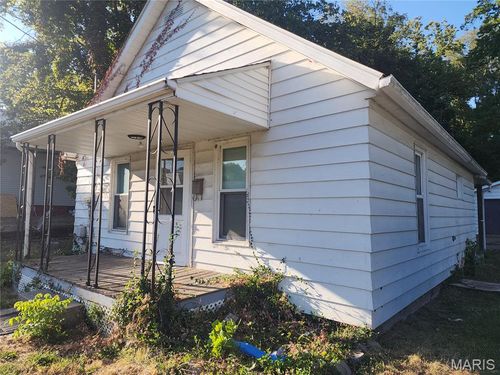 217 W Fairground Ave, Hillsboro, IL, 62049-1742 | Card Image