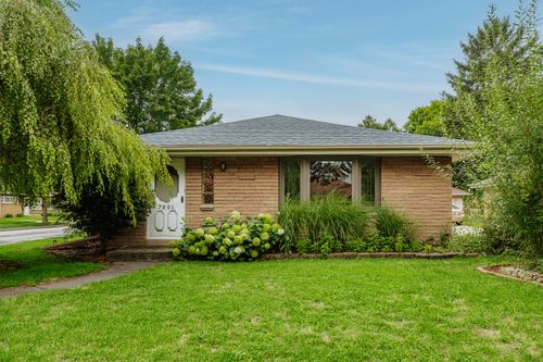 7001 W Burdick Ave, Milwaukee, WI, 53219-4017 | Card Image