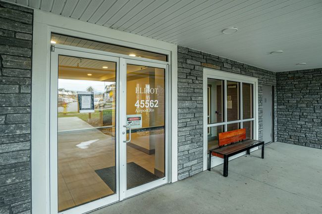 302 - 45562 Airport Road, Condo with 1 bedrooms, 1 bathrooms and 1 parking in Chilliwack BC | Image 3