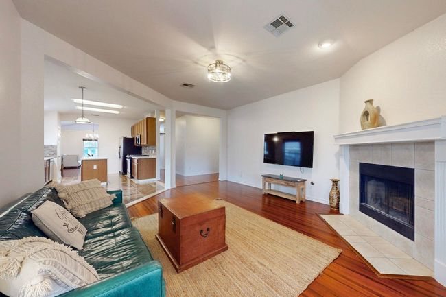 Family Room | Image 19