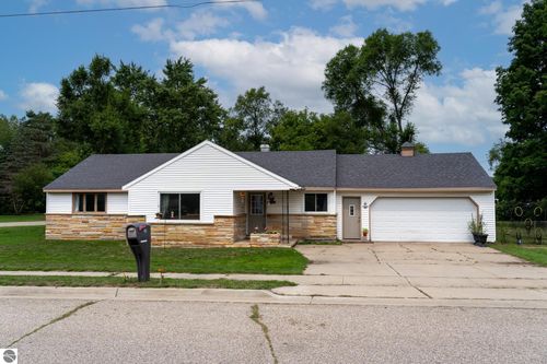 198 W Ohio Street, Farwell, MI, 48622 | Card Image