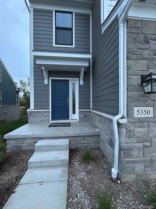 5350 Trail Vista Drive, West Bloomfield Charter Township, MI, 48323 | Card Image
