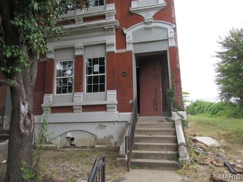 2926 James Cool Papa Bell Avenue, St Louis, MO, 63106 | Card Image
