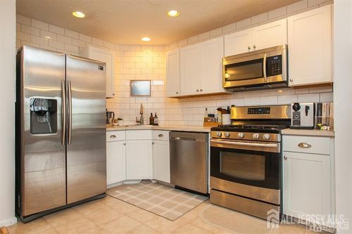 9 Wilmbelton Ct, Edison, NJ, 08820-4672 | Card Image