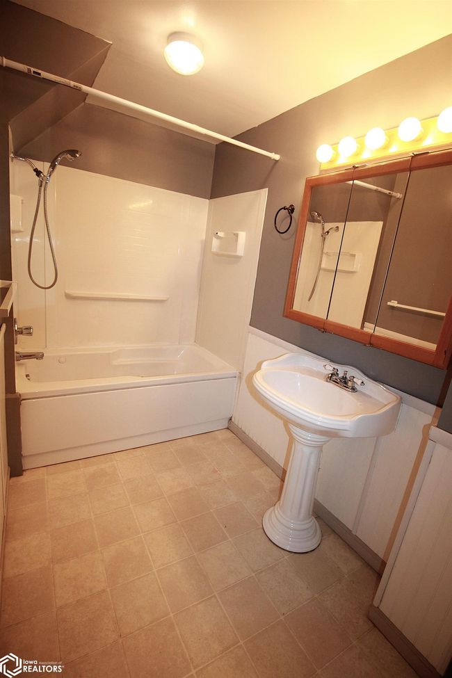 109 N 17 Th St, Home with 0 bedrooms, 0 bathrooms and null parking in Clarinda IA | Image 13