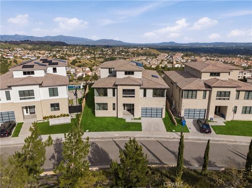 11800 N Hillsborough Ln, Porter Ranch, CA, 91326-4980 | Card Image