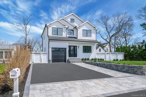 405 S Oakwood Dr, Laurel, NY, 11948-1722 | Card Image