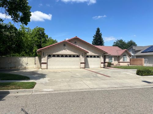 290 E Garfield Avenue, Tulare, CA, 93274 | Card Image