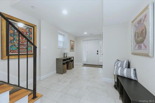 97 Wisconsin St, Long Beach, NY, 11561-1421 | Card Image