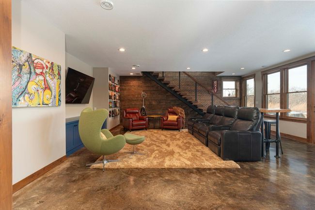 Family Room | Image 27