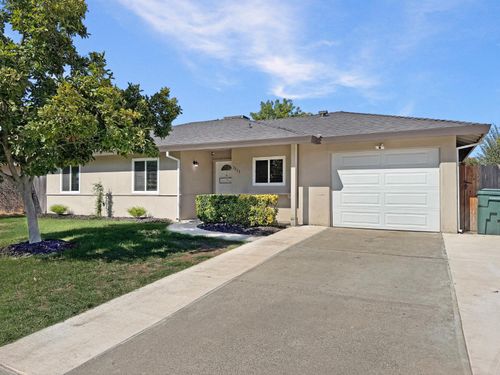 7013 Thomas Drive, North Highlands, CA, 95660 | Card Image