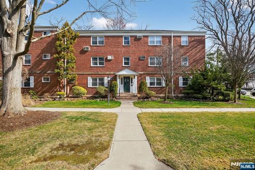 243 Johnson Ave, Hackensack, NJ, 07601-5144 | Card Image