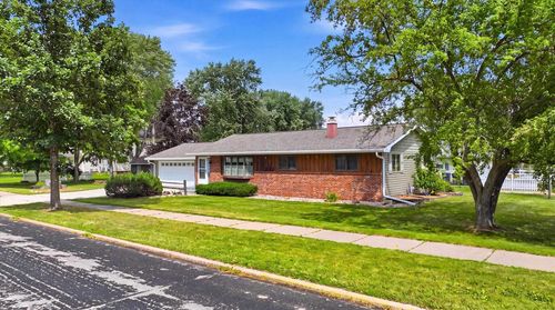 2711 S Washington Avenue, Marshfield, WI, 54449 | Card Image