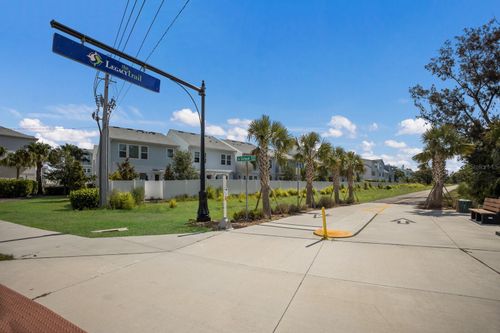 2467 Mangum Ct, SARASOTA, FL, 34237-4742 | Card Image