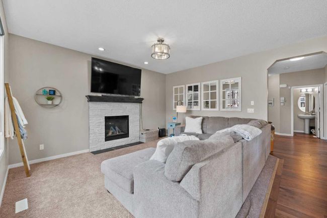 180 Cranston Gate Se, Home with 3 bedrooms, 2 bathrooms and 4 parking in Calgary AB | Image 4
