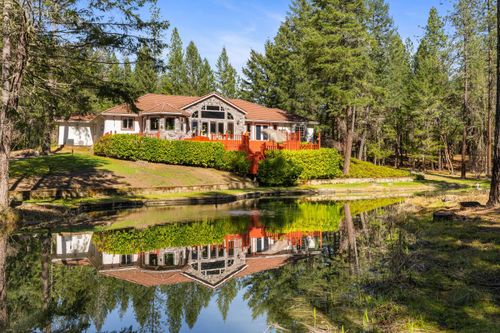 313 Eagle Ridge Dr, Grants Pass, OR, 97526-9661 | Card Image