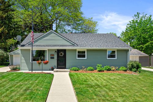 1015 5th Ave, Grafton, WI, 53024-1801 | Card Image