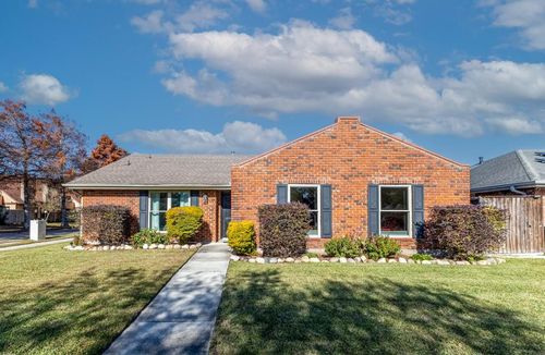 700 Vintage Dr, Kenner, LA, 70065-1927 | Card Image