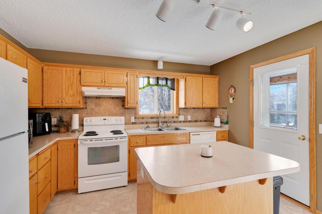 701 11 Th Ave Nw, House other with 3 bedrooms, 3 bathrooms and null parking in Isanti MN | Image 8