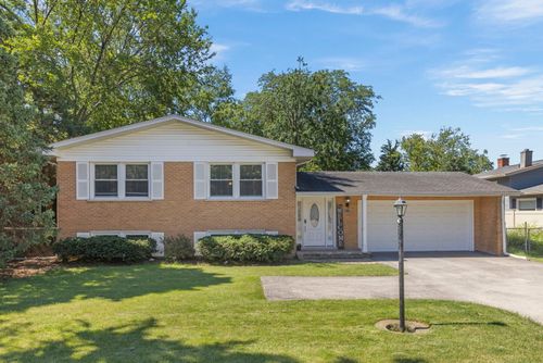 573 Maple Ave, Lisle, IL, 60532-2423 | Card Image