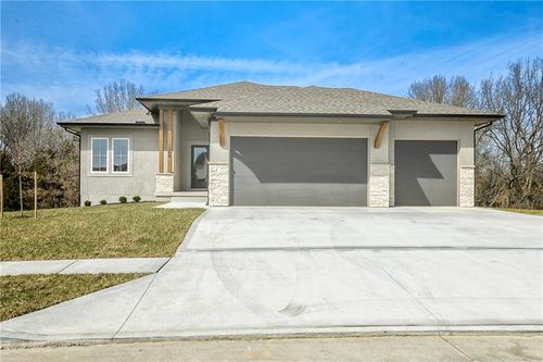 1206 Nw 5th St, Oak Grove, MO, 64075-9143 | Card Image