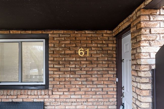 61 - 130 Ling Rd, Condo with 4 bedrooms, 2 bathrooms and 1 parking in Toronto ON | Image 6